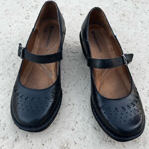 Naturizer serafina maryJanes black leather EUC SZ 6
